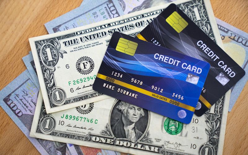 美国信用卡余额首次突破1万亿美元 逾期率回到疫情前水平