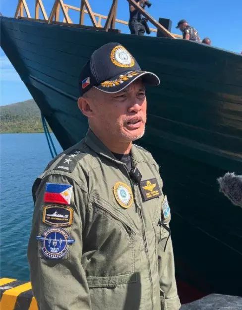 菲律宾挨了水炮后卖惨中国海警伤了菲军司令