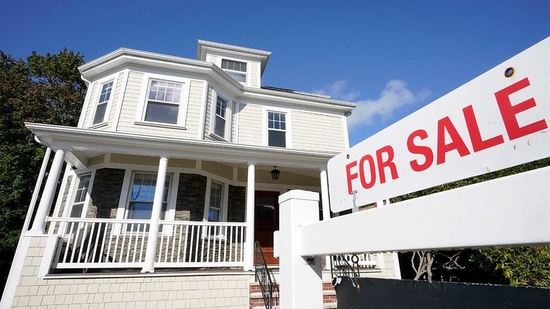 美国高昂的房价及借贷成本的迅速上升，正将许多刚需购房者挤出市场。 ...