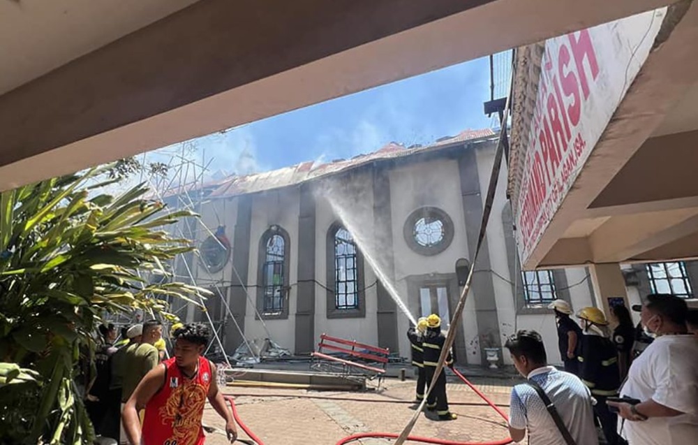 菲律宾多地发生火灾 伊莎贝拉大教堂被烧毁
