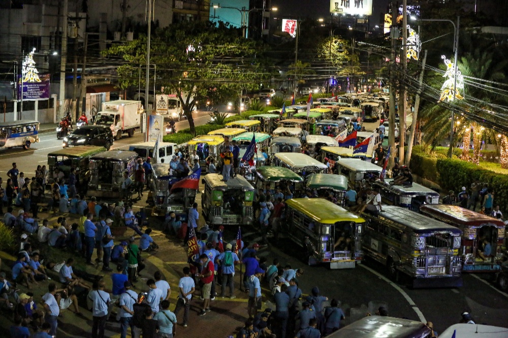 大马尼拉地区交通堵塞状态是个"灾难"