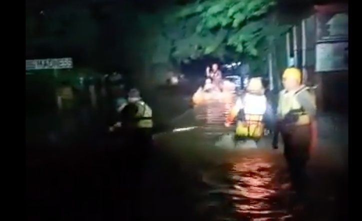 救援船倾覆 船上14人获救